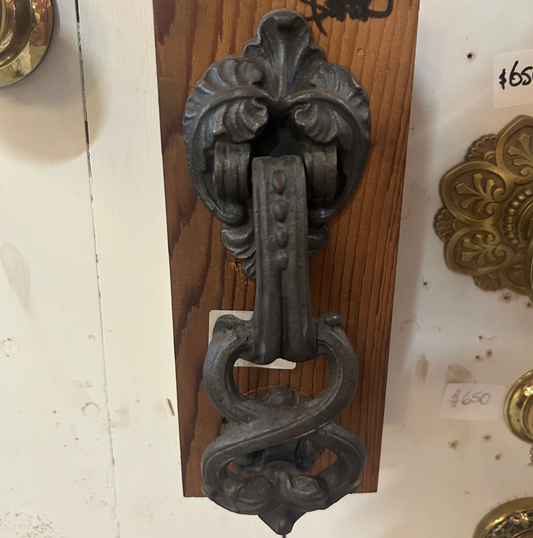 Eight-Loop Door Knocker
