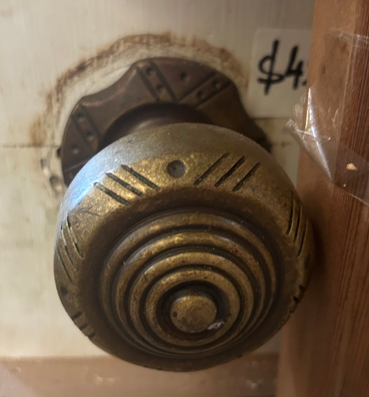 Beehive Centre Door Knob