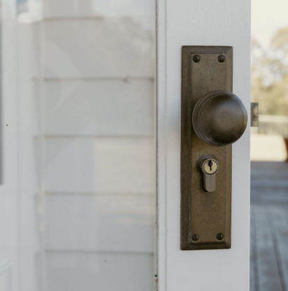 Richmond Door Knob – Long Backplate