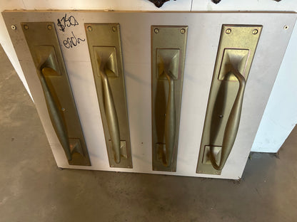 Pull Handle on Backplate